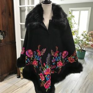 Stunning Toscana Shearling poncho/cape fur trim